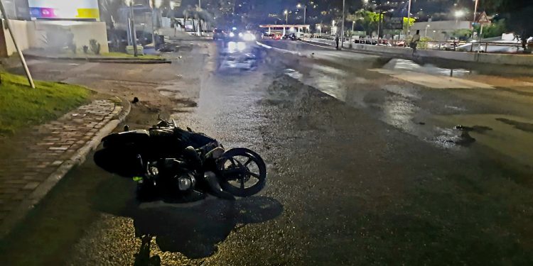 Accidente de tránsito en A.J.C. Brouwers road – Múltiples heridos reportados