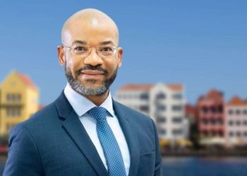 Ministro de Finanzas Javier Silvania Renuncia en Medio de la Conflictividad en la Oficina Tributaria de Curaçao