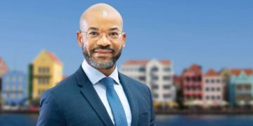 Ministro de Finanzas Javier Silvania Renuncia en Medio de la Conflictividad en la Oficina Tributaria de Curaçao