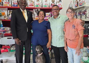 El Ministro Brug y el Parlamentario Lacroes defienden el bienestar animal con el apoyo del gobierno a la iniciativa para animales callejeros