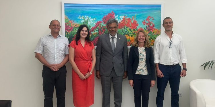 El Primer Ministro Dr. Luc Mercelina recibe a la Delegación de la UE en Sint Maarten para impulsar proyectos clave de infraestructura y desarrollo