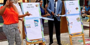 El Ministro Richinel Brug inaugura la Semana de la Salud e Higiene en Sister Regina Primary School