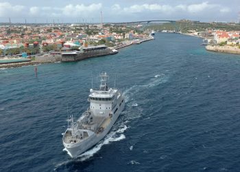 El buque de la Armada HNLMS Pelikaan entrega ayuda de emergencia a Jamaica