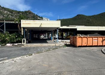 Demolición de la Biblioteca y las Escuelas en Progreso