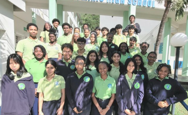 Estudiantes de 5.º curso de St. Dominic High School completan con éxito la Semana de la Observación