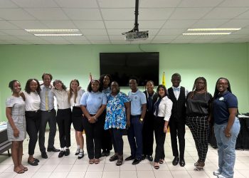 Continúa el Concurso Anual Interescolar de Debate del Parlamento Juvenil de Sint Maarten