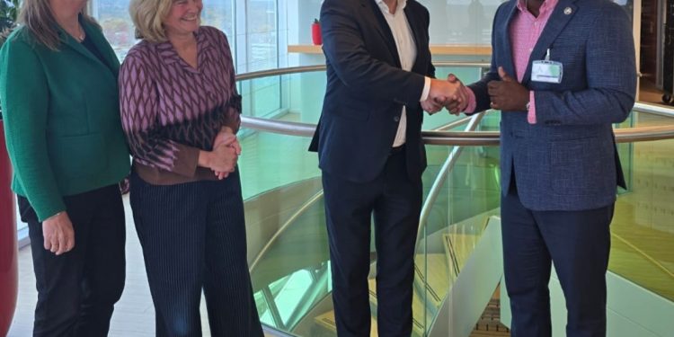 El Kadaster de St. Maarten impulsa el Centro de Información de Cables y Oleoductos