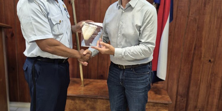 La Policía de Sint Maarten recibe el Premio Especial SAG a la Excelencia en GIS
