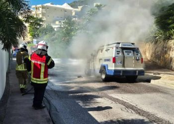 Policía reporta incendio de vehículo cerca de Divi Little Bay