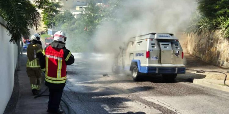 Policía reporta incendio de vehículo cerca de Divi Little Bay