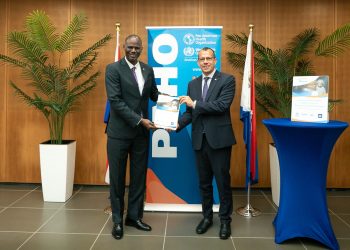 Entregan informe final de la encuesta STEPS al Ministro de VSA