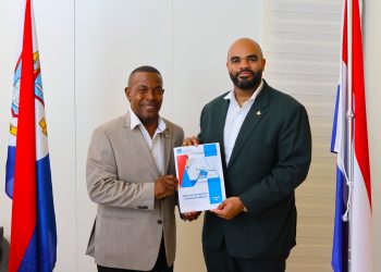 Cámara de Auditoría presenta informe sobre el proceso de permisos al Ministro de VROMI