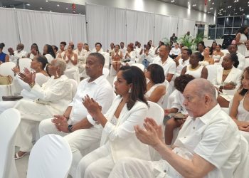 La Presentación Ejecutiva “Sueña en Grande, Brilla con Fuerza” rinde homenaje a las Estrellas Emergentes de Sint Maarten e impulsa las iniciativas de becas para jóvenes