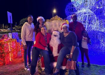 El Aeropuerto Internacional Princesa Juliana se ilumina para la temporada navideña