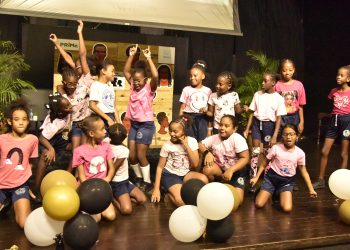 “De Rizos a Coronas”: Reclamando Nuestra Identidad