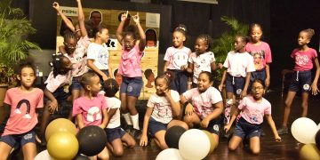 “De Rizos a Coronas”: Reclamando Nuestra Identidad