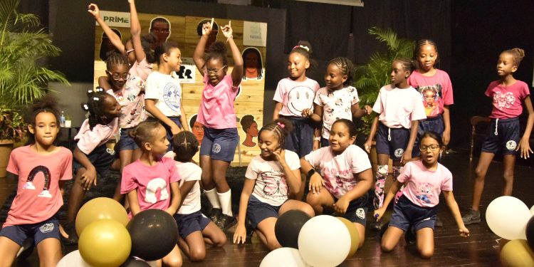 “De Rizos a Coronas”: Reclamando Nuestra Identidad