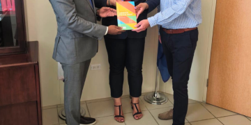 Aalbers y Lont presentan la cuarta edición de “Capita Selecta, Derecho Tributario Caribeño” a la Honorable Ministra de Finanzas, Marinka Gumbs