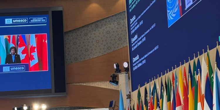 La Ministra Plenipotenciaria Arrindell destaca la innovación, la educación y la protección cultural en la 43.ª Conferencia General de la UNESCO