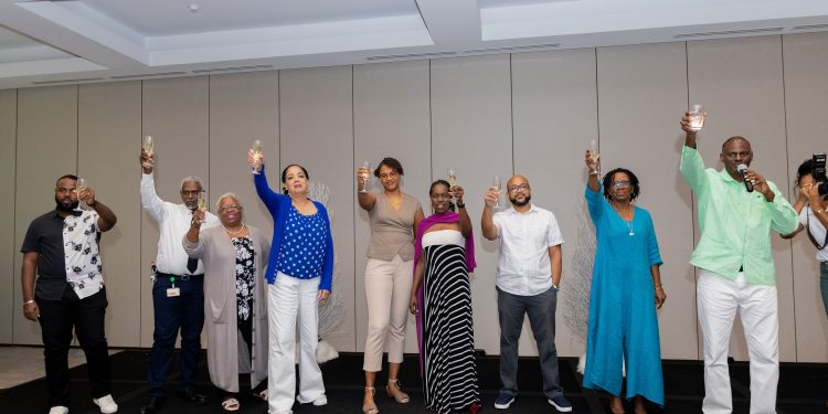 El Ministro Richinel Brug reflexiona sobre su primer año de mandato y rinde homenaje al personal y pensionados de la VSA