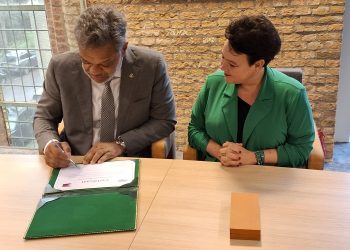 El Gobierno de Sint Maarten y VNG International Formalizan su Colaboración con la Firma del Certificado de Membresía Extraordinaria