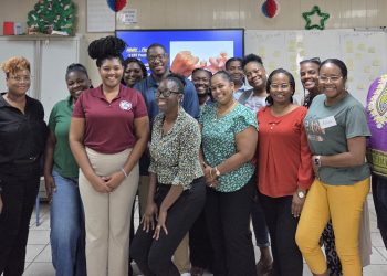 El programa piloto de capacitación en resolución de conflictos se extiende a estudiantes de secundaria y padres