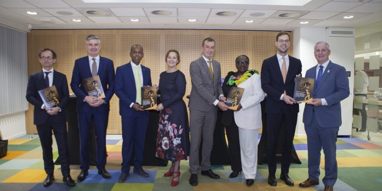 VWS, JenV, OCW, SZW e BZK firman un enfoque sostenible para combatir la violencia contra la mujer, la violencia doméstica y el maltrato infantil en el Caribe Neerlandés