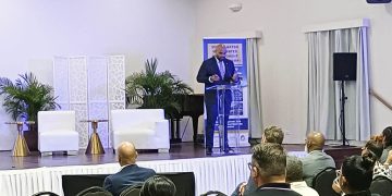 Comunidad de Sint Maarten participa en planes para fortalecer los servicios de aguas residuales y proteger la salud pública