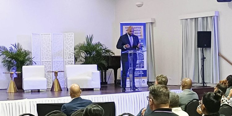 Comunidad de Sint Maarten participa en planes para fortalecer los servicios de aguas residuales y proteger la salud pública
