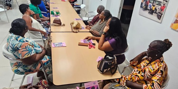 Grupo de Apoyo para el Cáncer de Mama Organiza una Cena de Acción de Gracias y Anuncia la Renovación de su Folleto