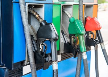 Controladores Económicos Realizan Calibración de Surtidores de Combustible para Garantizar la Protección del Consumidor y un Comercio Justo