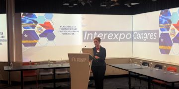 Wescot-Williams Aborda la Idoneidad Constitucional de los Pequeños Estados Insulares en InterExpo 2025