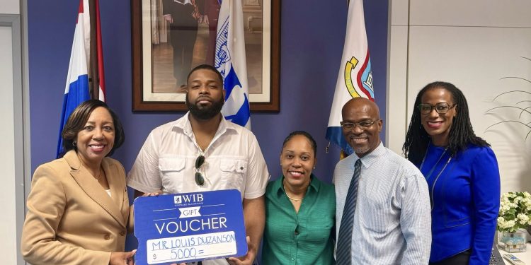 WIB contribuye al impulso y el avance del Libro de Estudios Gubernamentales de st. Maarten de Louis L. Duzanson