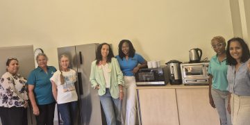 Island Gems apoya el Programa de Desayunos de NIPA con equipo de cocina