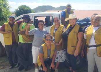 Voluntarios de Tzu Chi limpian y transforman el hogar de una anciana de 71 años que vive sola