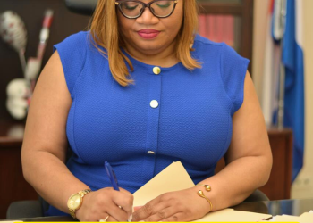 La Ministra de Finanzas aclara la tributación de la nómina del personal judicial y corrige inexactitudes