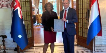 La Ministra Plenipotenciaria Arrindell realiza una visita de cortesía al Embajador de Australia