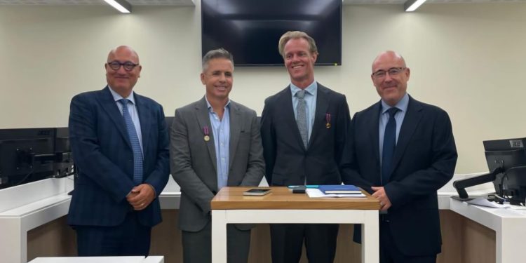 El Procurador General Boswijk recibe honores judiciales franceses