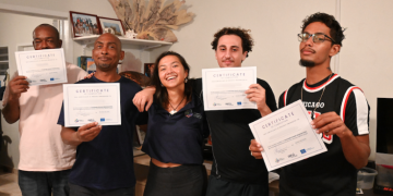 Pescadores locales reciben nuevos equipos luego de completar talleres ambientales