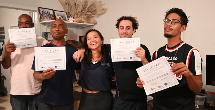 Pescadores locales reciben nuevos equipos luego de completar talleres ambientales