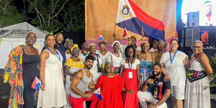 El Ministerio de Educación, Cultura, Juventud y Deportes felicita a Clara Reyes por su Jubilación