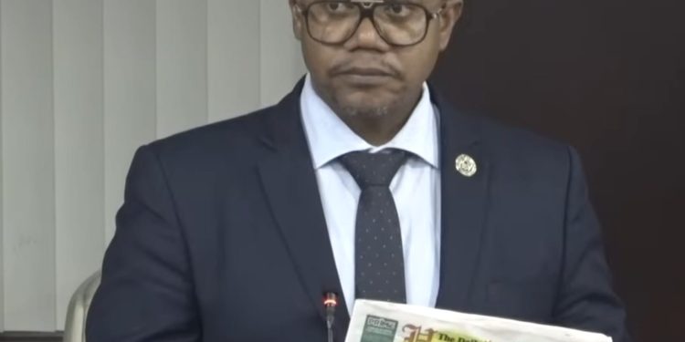 El Parlamento de Sint Maarten presenta una moción que critica la gestión del PM en asuntos relacionados con el Departamento de Bomberos y los Servicios de Emergencia