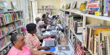 Conecta, conecta y prospera: Personas mayores en la era digital