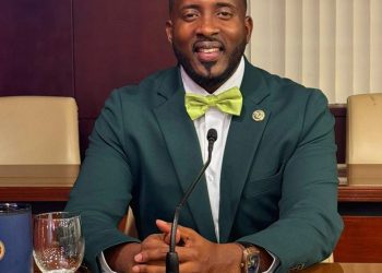 El Parlamentario Lyndon Lewis condena la destrucción de la economía de nuestra nación