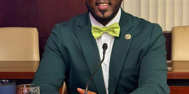 El Parlamentario Lyndon Lewis condena la destrucción de la economía de nuestra nación