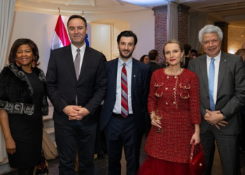 La Ministra Plenipotenciaria Arrindell asiste a las celebraciones de la independencia de Kosovo