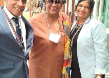 James Finies felicita a la Primera Ministra de Barbados por su histórica tercera victoria