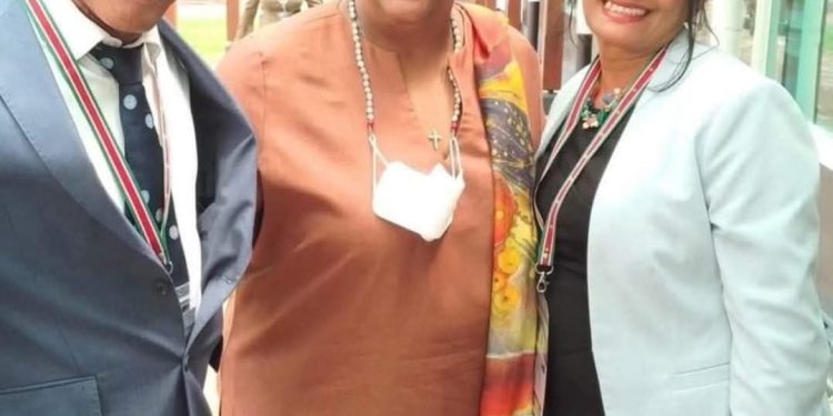 James Finies felicita a la Primera Ministra de Barbados por su histórica tercera victoria