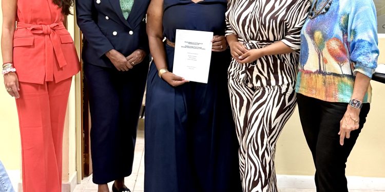 Servicios de Apoyo a las víctimas involucra a Parlamentarias en un diálogo sobre el fortalecimiento de la protección y las políticas para sobrevivientes