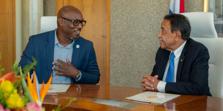 El Kadaster de St. Maarten y Aruba formalizan su cooperación en desarrollo geoespacial